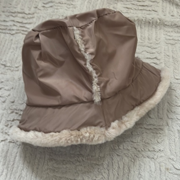 Ugg Australia bucket hat, polyester with real dyed shearling sheepskin trim, O/S - Picture 3 of 16